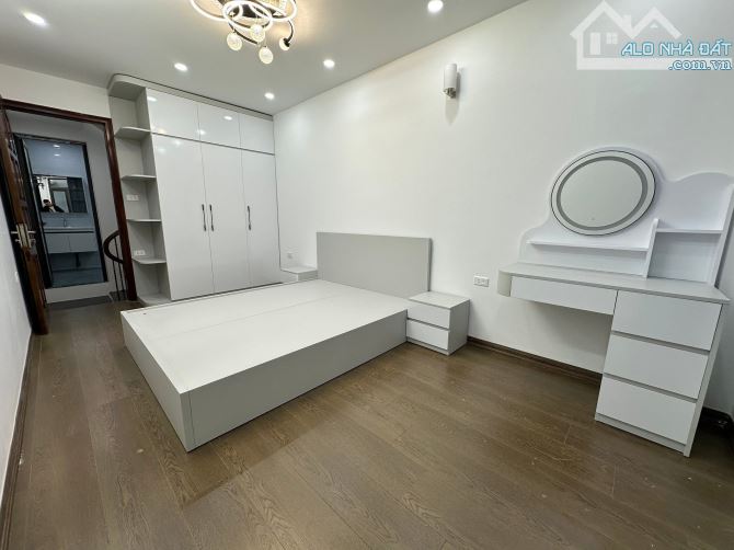 Bán nhà Thọ Lão 24/30m2, 5T, 3 PN, nhà mới, cách oto 10m, cách phố 40m, sổ vuông đẹp