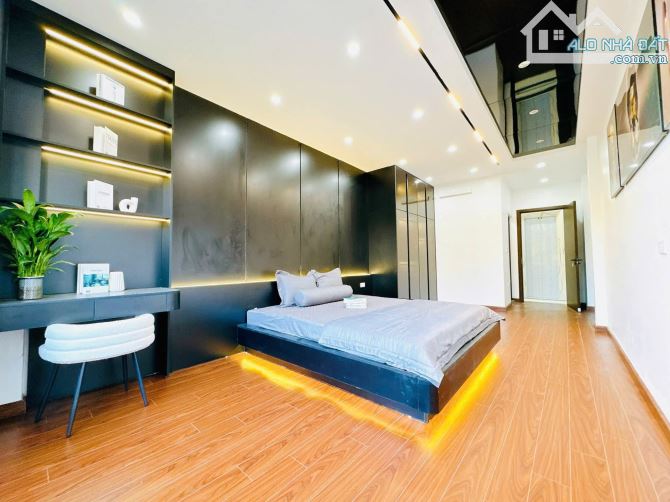 Vị trí đẹp oto 30m ra Phố Dương Văn Bé, kdoanh, full nội thất 42m2 thang máy.Giá 12.2 tỷ