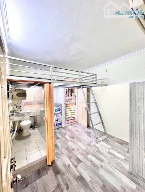 Bán nhà Bạch Mai 30/33m2, 5T dân xây, lô góc, gần oto, có bãi gửi xe. Giá 7.69 tỷ sổ đỏ CC