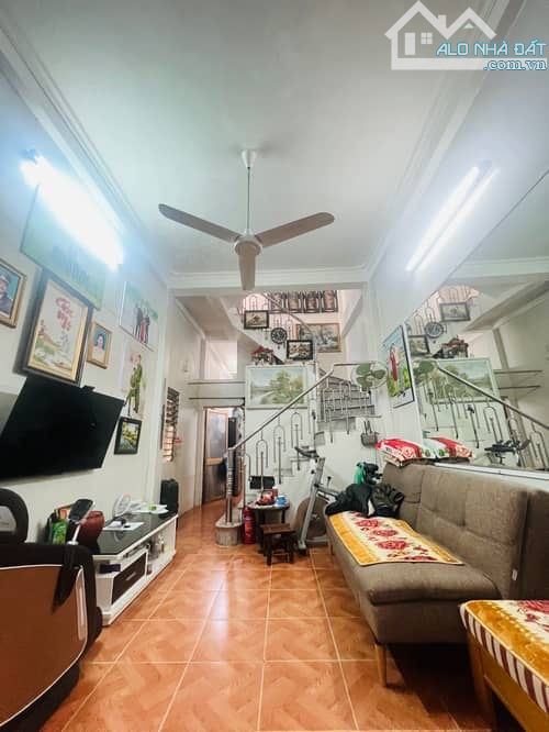 NHÀ ĐẸP TRƯƠNG ĐỊNH – 2 MẶT THOÁNG – 2 LỐI ĐI RIÊNG – CÁCH Ô TÔ 3 BƯỚC CHÂN