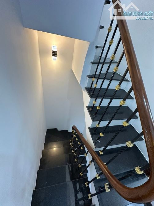 Bán nhà Thọ Lão 24/30m2, 5T, 3 PN, nhà mới, cách oto 10m, cách phố 40m, sổ vuông đẹp