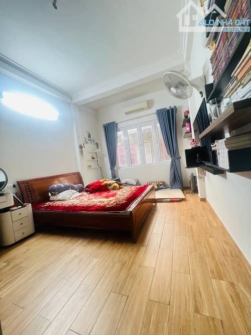 NHÀ ĐẸP TRƯƠNG ĐỊNH – 2 MẶT THOÁNG – 2 LỐI ĐI RIÊNG – CÁCH Ô TÔ 3 BƯỚC CHÂN