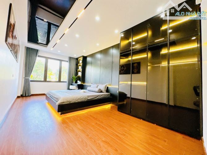 Vị trí đẹp oto 30m ra Phố Dương Văn Bé, kdoanh, full nội thất 42m2 thang máy.Giá 12.2 tỷ