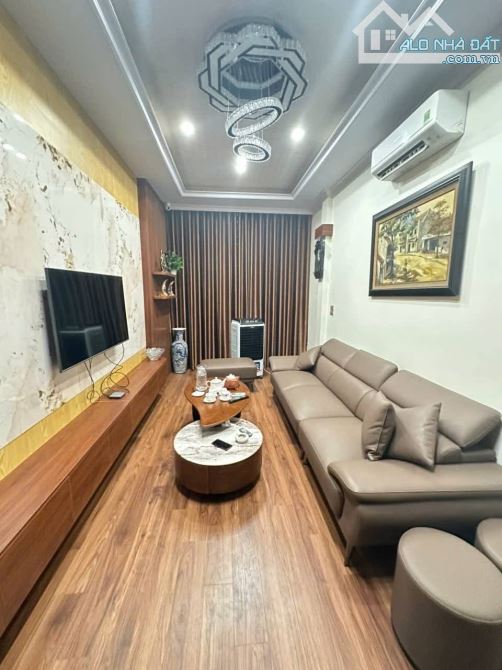 BÁN NHÀ LÔ GÓC – MẶT TIỀN 14M – 1 NHÀ RA PHỐ YÊN LÃNG, ĐỐNG ĐA