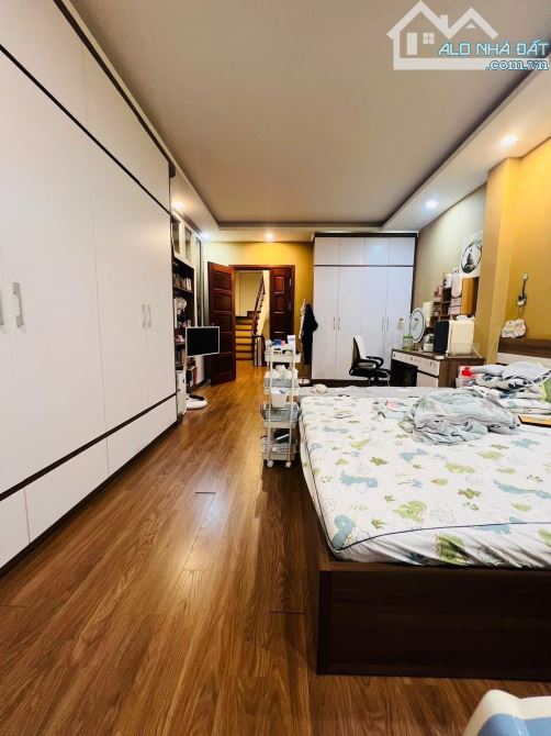 XUÂN THUỶ2 THOÁNG x Ô TÔ ĐỖ CỬA, SỔ ĐỎ NỞ HẬU10 TỶ BÁN GẤP