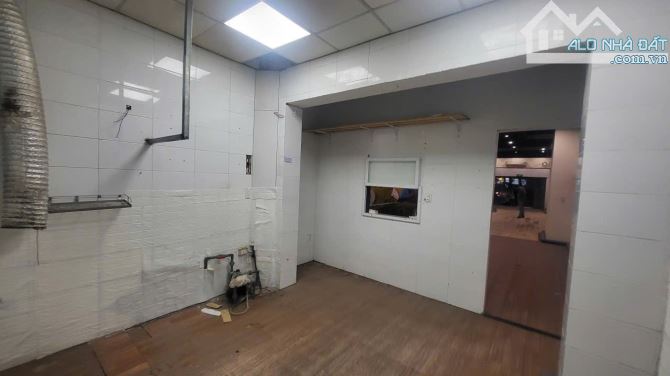 Bán Nhà Mặt Phố Nguyễn Khánh Toàn Cầu Giấy 103m2-5T 5m Vỉa Hè 58 Tỷ Có Thương Lượng.