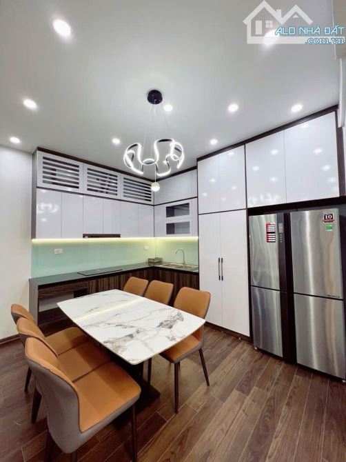 NHÀ ĐẸP Ở NGAY BÁN CHUNG CƯ TRUNG VĂN NAM TỪ LIÊM LÔ GÓC ÔTÔ ĐỖ CỬA FULL ĐỒ 8,1TỶ 120m - 2