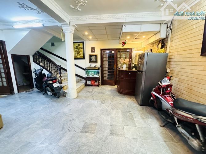 Mặt phố Trần Hưng Đạo-Hoàn kiếm 134m2/5 tầng-MT18m-giá 107 tỷ có thương lượng