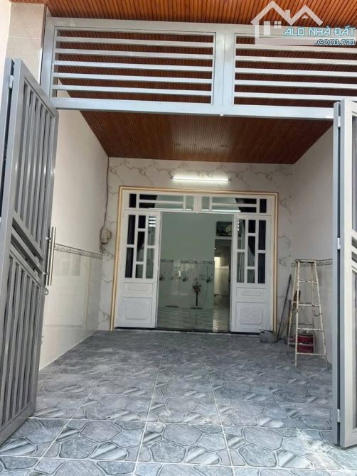 Bán nhà Hóc Môn - 50m2(6mx8.3m) - đường Nhựa 4m, sổ hồng riêng, full thổ cư. Chỉ 2tỷ5