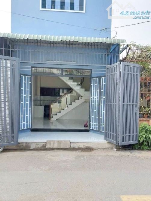 Bán nhà Hóc Môn - 81m2(5mx16.2m) - đường Nhựa 4m, sổ hồng riêng, full thổ cư. Chỉ 2tỷ6