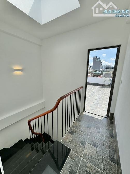 Bán Nhà : Võ Thị Sáu - 45m2 - 5Tầng1Tum - 5ngủ-40m ra oto