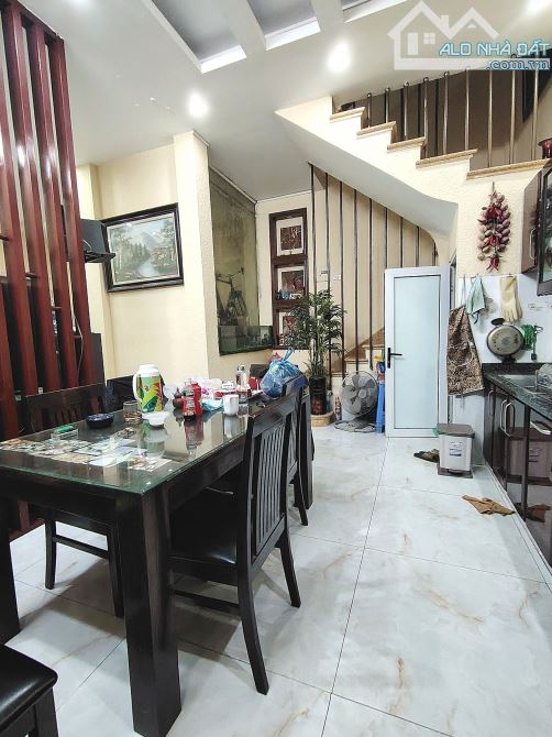 Bán nhà mặt phố Trần Hưng Đạo, 50m2, 5 tầng, mặt tiền 5m, 50 tỷ, vỉa hè rộng, 60tr/tháng