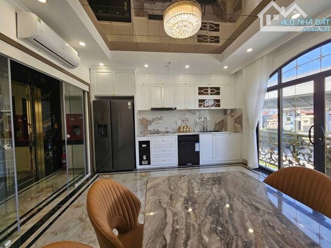 NHÀ HAI BÀ TRƯNG MỚI ĐẸP 40m2 x 6 Tầng Thang Máy 14 tỷ