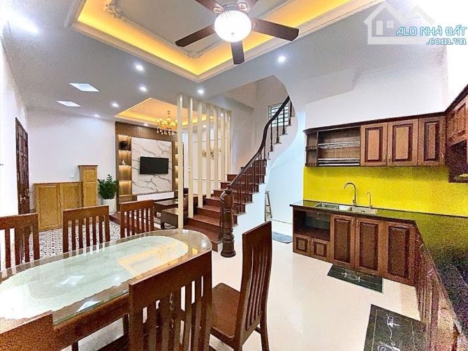 BÁN NHÀ HÀNG XÓM LOUIS CITY ĐẠI MỖ - MẶT TIỀN KHỦNG - OTO ĐỖ CỬA- NỘI THẤT VIP-NHỈNH 11 TỶ
