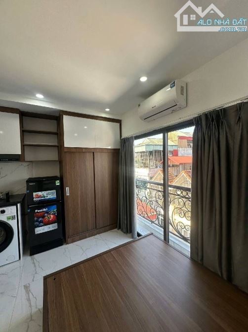 Bán tòa chung cư mini phố Lạc Trung dòng tiền 700tr/1 năm, 7 tầng thang máy full nội thất.