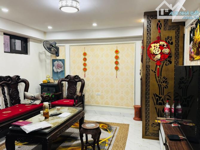 Nhà đẹp Vũ Tông Phan, 30m ra Phố, ngõ rộng thoáng, full nội thất xịn, 38m2 sổ. Giá 10.3 tỷ