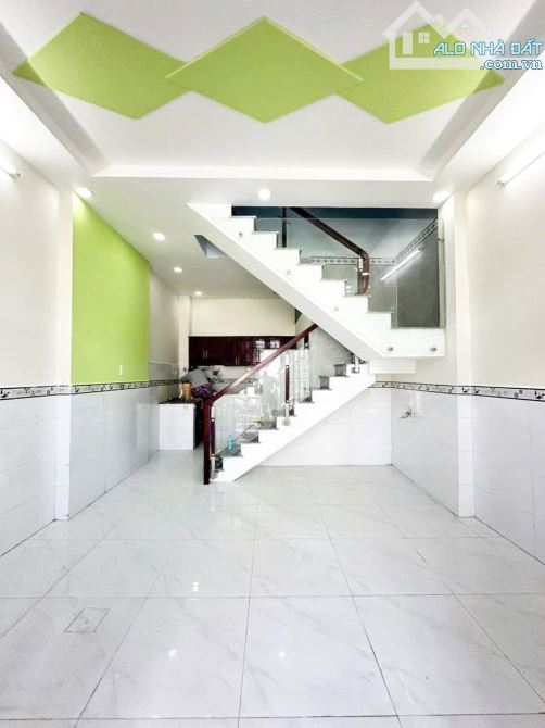 Bán nhà Hóc Môn - 81m2(5mx16.2m) - đường Nhựa 4m, sổ hồng riêng, full thổ cư. Chỉ 2tỷ6 - 2