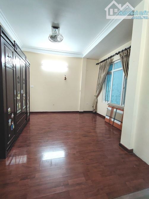 Bán nhà mặt phố Trần Hưng Đạo, 50m2, 5 tầng, mặt tiền 5m, 50 tỷ, vỉa hè rộng, 60tr/tháng