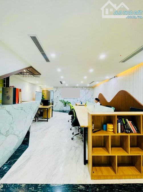 DT1.2 tỷ/n! Toà VP 10T thang máy Xã Đàn, ngõ thông oto, KD, 2 thoáng, full nội thất ở 108m