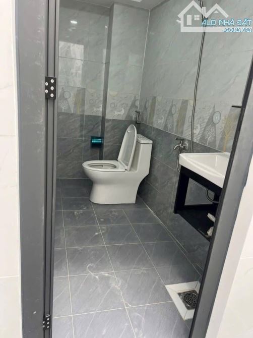 Bán nhà Hóc Môn - 50m2(6mx8.3m) - đường Nhựa 4m, sổ hồng riêng, full thổ cư. Chỉ 2tỷ5 - 3