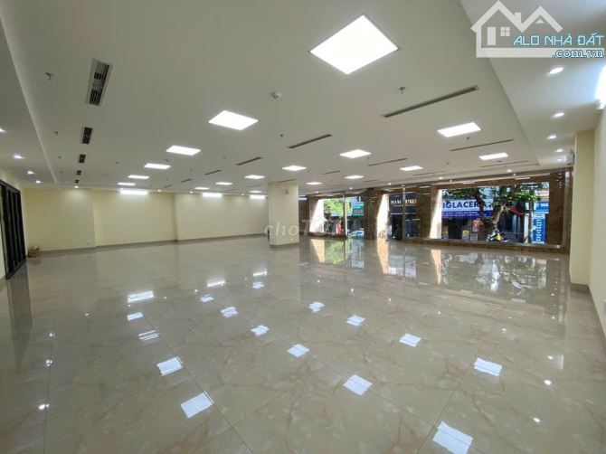 Cho thuê cửa hàng,văn phòng Nghi Tàm,Yên PhụThanh Niên,200m2,23t,100m2 10t - 3