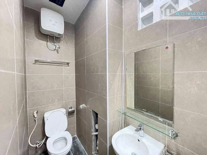 Bán toà nhà Thịnh Hào 8 tầng thang máy 110,5 m² 22,8 tỷ dòng tiền 140tr/tháng