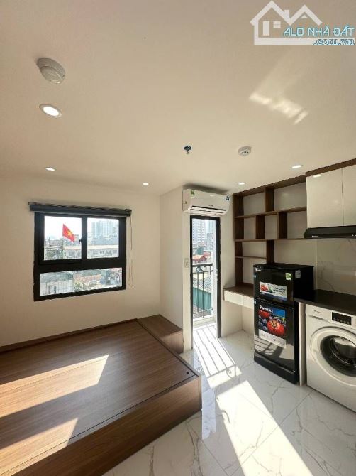 Bán tòa chung cư mini phố Lạc Trung dòng tiền 700tr/1 năm, 7 tầng thang máy full nội thất.