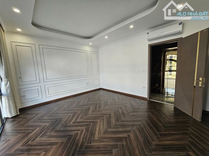 Mặt Phố Đại La, Vỉa hè Kinh Doanh, Xây mới 7 thang máy, diện tích 41m, mt 5m, Giá 29.5 tỷ.