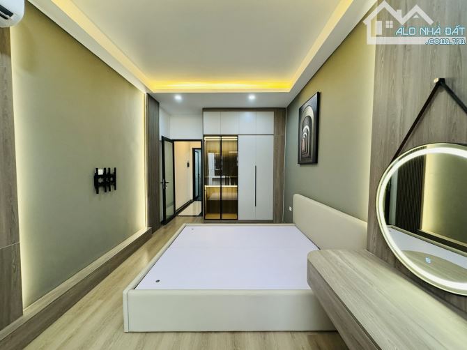 Bán Nhà : Võ Thị Sáu - 45m2 - 5Tầng1Tum - 5ngủ-40m ra oto