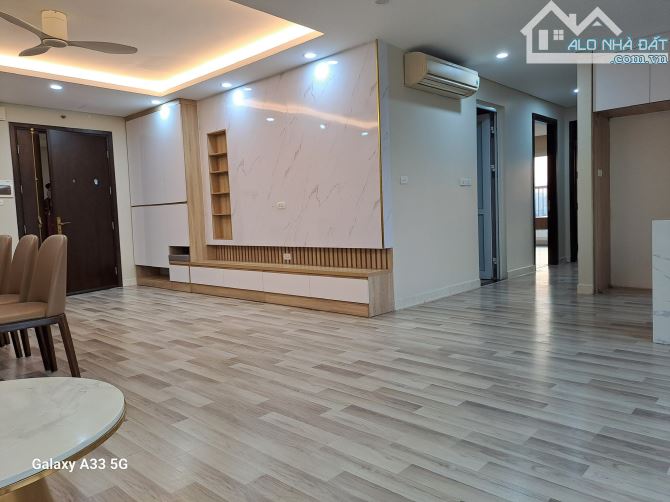 BAN CƠ YẾU CHÍNH PHỦ – CĂN GÓC 124.7M2, 3PN, 2WC, TẦNG TRUNG – VIEW HỒ – 12.1 TỶ
