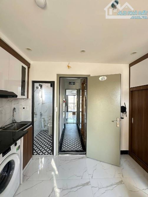 Bán tòa chung cư mini phố Lạc Trung dòng tiền 700tr/1 năm, 7 tầng thang máy full nội thất.