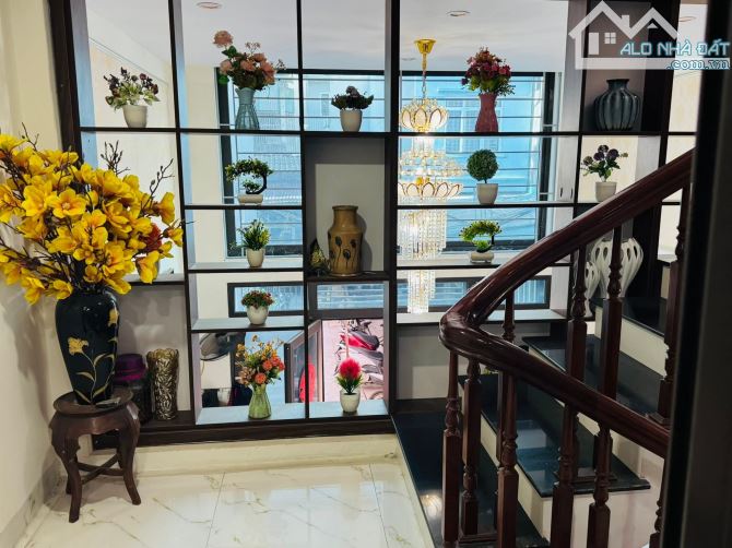 Nhà đẹp Vũ Tông Phan, 30m ra Phố, ngõ rộng thoáng, full nội thất xịn, 38m2 sổ. Giá 10.3 tỷ