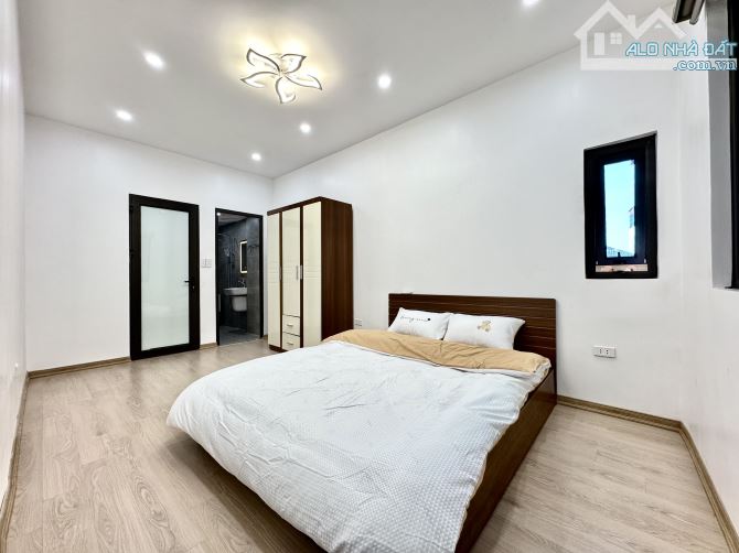 Trương Định 30M 4T dân xây, 4.6 tỷ full nội thất, 20m ra phố ô tô dừng đỗ kinh doanh