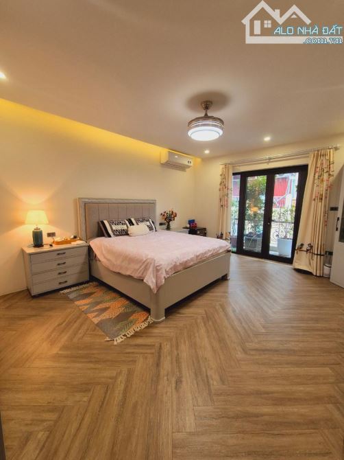 DT1.2 tỷ/n! Toà VP 10T thang máy Xã Đàn, ngõ thông oto, KD, 2 thoáng, full nội thất ở 108m