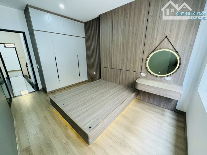 Bán Nhà : Võ Thị Sáu - 45m2 - 5Tầng1Tum - 5ngủ-40m ra oto