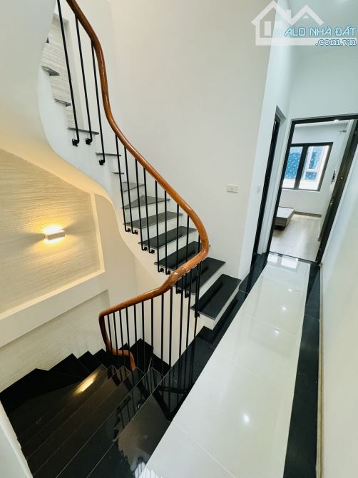 Bán Nhà : Võ Thị Sáu - 45m2 - 5Tầng1Tum - 5ngủ-40m ra oto