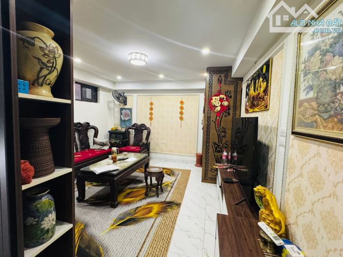 Nhà đẹp Vũ Tông Phan, 30m ra Phố, ngõ rộng thoáng, full nội thất xịn, 38m2 sổ. Giá 10.3 tỷ