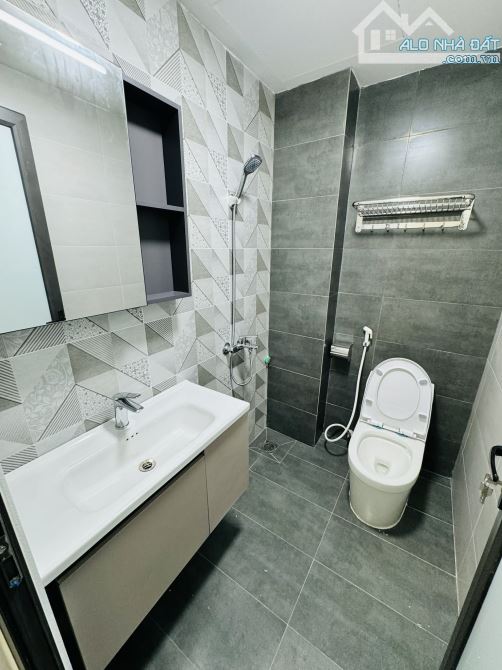 Bán Nhà : Võ Thị Sáu - 45m2 - 5Tầng1Tum - 5ngủ-40m ra oto