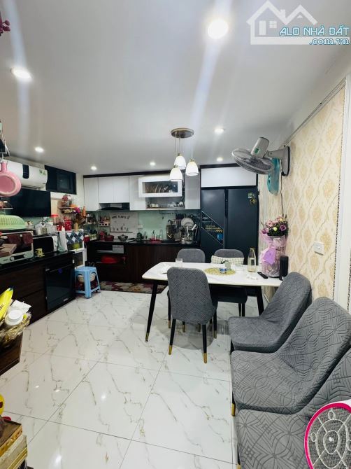 Nhà đẹp Vũ Tông Phan, 30m ra Phố, ngõ rộng thoáng, full nội thất xịn, 38m2 sổ. Giá 10.3 tỷ