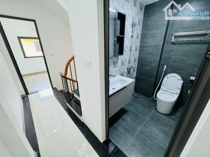 Bán Nhà : Võ Thị Sáu - 45m2 - 5Tầng1Tum - 5ngủ-40m ra oto