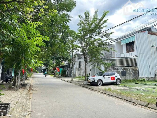 Bán đất góc 2mt đường Khúc Hạo và Phan Bá Vành.Dt 15m x 15,6m. Giá rẻ.