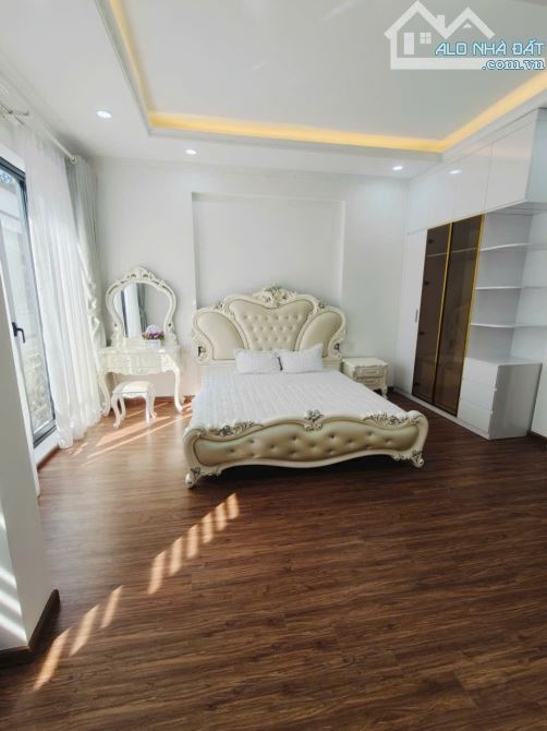 6 tầng thang máy ngõ thông oto gần Chùa Bộc, full nội thất 58m2 x mtiền 5m. Giá 18.8 tỷ