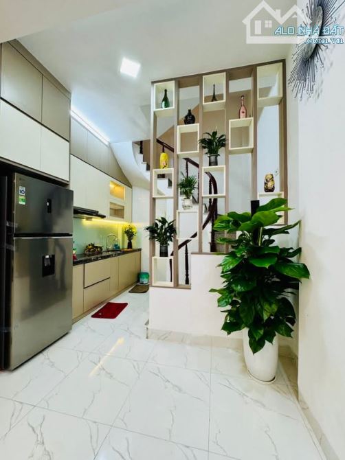 Bán nhà Tam Trinh, Hoàng Mai, 35m2 x 5 tầng, Giá 7.35 tỷ( ctl).