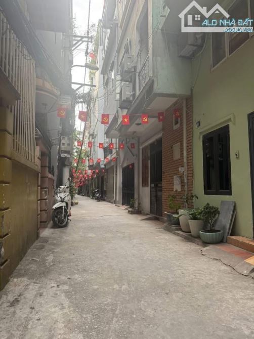 Lương Khánh Thiện ,diện tích 45/58mT1. 5tầng . MT 4.8m. 13 tỷ Hoàng Mai