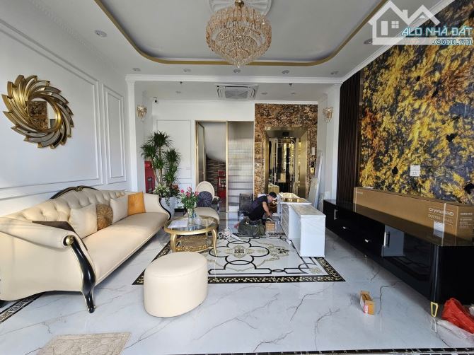 Bán nhà mặt phố Đại La, 60m2, 7 tầng, MT5m, hoa hậu MP, quá hiếm, đẹp, giá 30 tỷ.