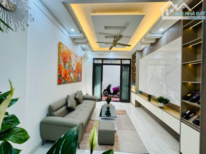 Bán nhà Tam Trinh, Hoàng Mai, 35m2 x 5 tầng, Giá 7.35 tỷ( ctl).