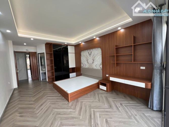 BÁN GẤP NHÀ PHỐ XUÂN THUỶ, CẦU GIẤY - DT 52m² - 7 TẦNG - THANG MÁY - Ô TÔ ĐỖ CỬA