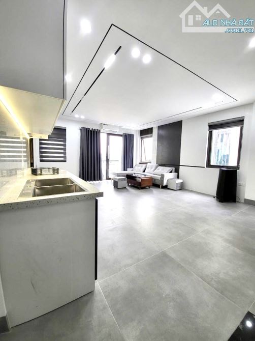 7T thang máy mặt phố Đê La Thành, lô góc bề thế, gara, thông sàn, 60m2 24.5 TỶ