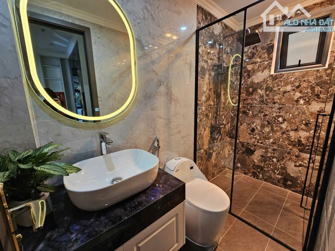 Bán nhà mặt phố Đại La, 60m2, 7 tầng, MT5m, hoa hậu MP, quá hiếm, đẹp, giá 30 tỷ.