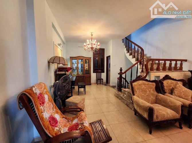 Lương Khánh Thiện ,diện tích 45/58mT1. 5tầng . MT 4.8m. 13 tỷ Hoàng Mai